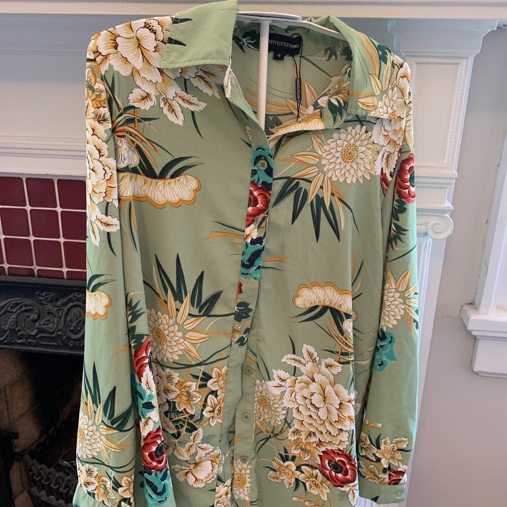 Pretty little‎ things floral button down tunic. Brand new.